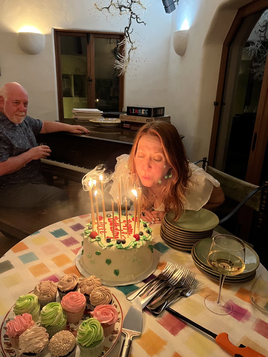 susannahbsings's tweet photo. Had an amazing evening under the blue super moon— hosted by my bestie Martha Hackett and attended by a close circle of friends — to celebrate my birthday! We all enjoyed my favorite cake from LA’s Sweet Lady Jane bakery along with some unbridled singing🎂🎉 https://t.co/2pUdXSinR3