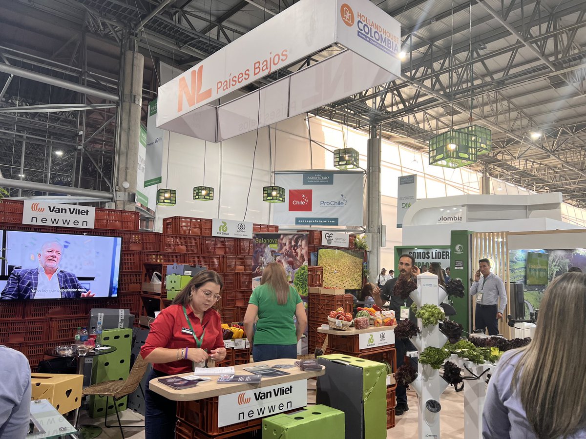 Queremos invitarles a nuestro stand en la feria Expo Agrofuturo 2023, pabellón Blanco - stand No. 702, para que conozcan las soluciones que empresas de Países Bajos ofrecen para el sector agrícola. 

Mañana jueves los esperamos allí en nuestro espacio agro drinks a las 16:00 🍺