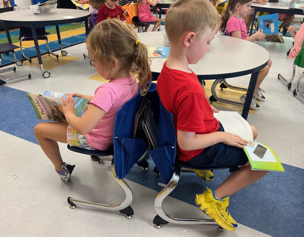 loadsoffunin121's tweet photo. #PrivateReading ๐๐ I LOVE how much this class family loves books!!! https://t.co/I1QhSKD8bK