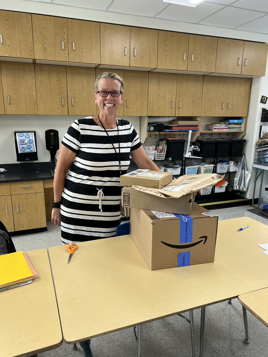 PASDLitCoach's tweet photo. Huge thanks goes out to @hersheyfamilychiro  for supporting my classroom with your August teacher wishlist drawing.  #supportlocalschools #mychiroisbetterthanyourchiro 
@NorthsideROARs @LingleAveElem @PalmyraSchools https://t.co/Qo0ogCaO5f