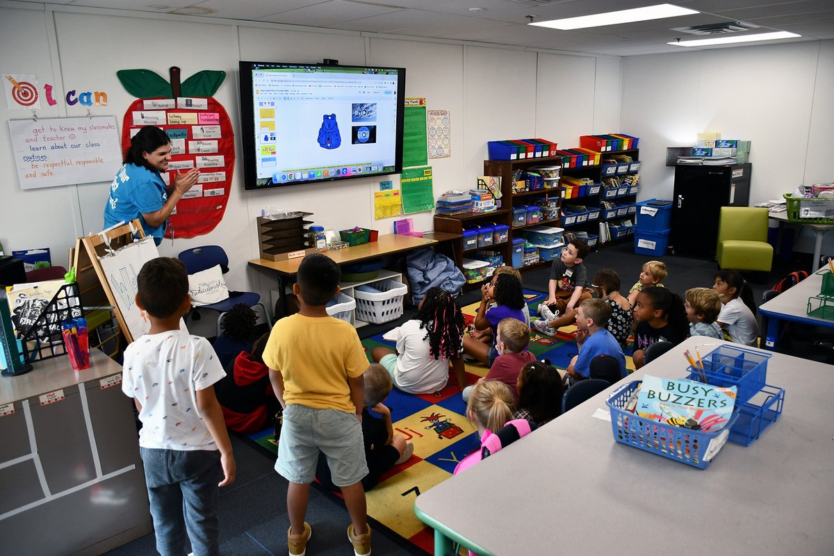 bps271's tweet photo. The school year is well underway at Normandale Hills Elementary amid major construction projects. Classes impacted by the work were moved to portable classrooms, like the ones you see pictured here, which are set up just like normal classrooms. https://t.co/8iQi3wCjsB