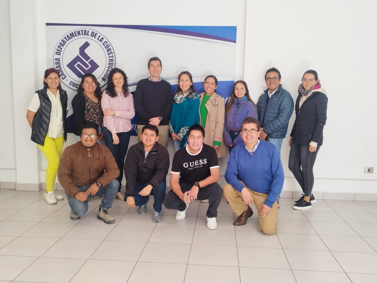👏Join us in celebrating this incredible group of future #edgebuildings Experts in Bolivia! 🇧🇴
🦾Three trainings took place in August, held by Rafael Perolo. 
✏️Check out upcoming trainings here: ow.ly/7bFr50PIy3s
#edgeiseverywhere  #edificiosverdes #EDGEexperts