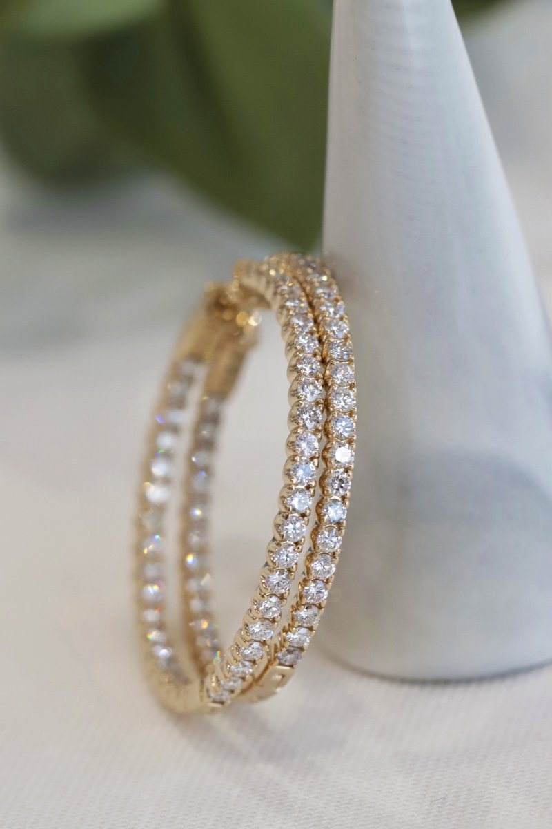 DandGWarehouse's tweet image. Jewelry Box Staples 📷
Shop Earrings Here: diamondandgoldwarehouse.com/.../Diamond...

#diamondhoopearrings #diamondhoops #diamondearrings #jewelrystoredallas #dallasjewelrystore #diamondandgoldwarehouse #dallas #dallasjewelry #earrings #finejewelry #diamondjewelry