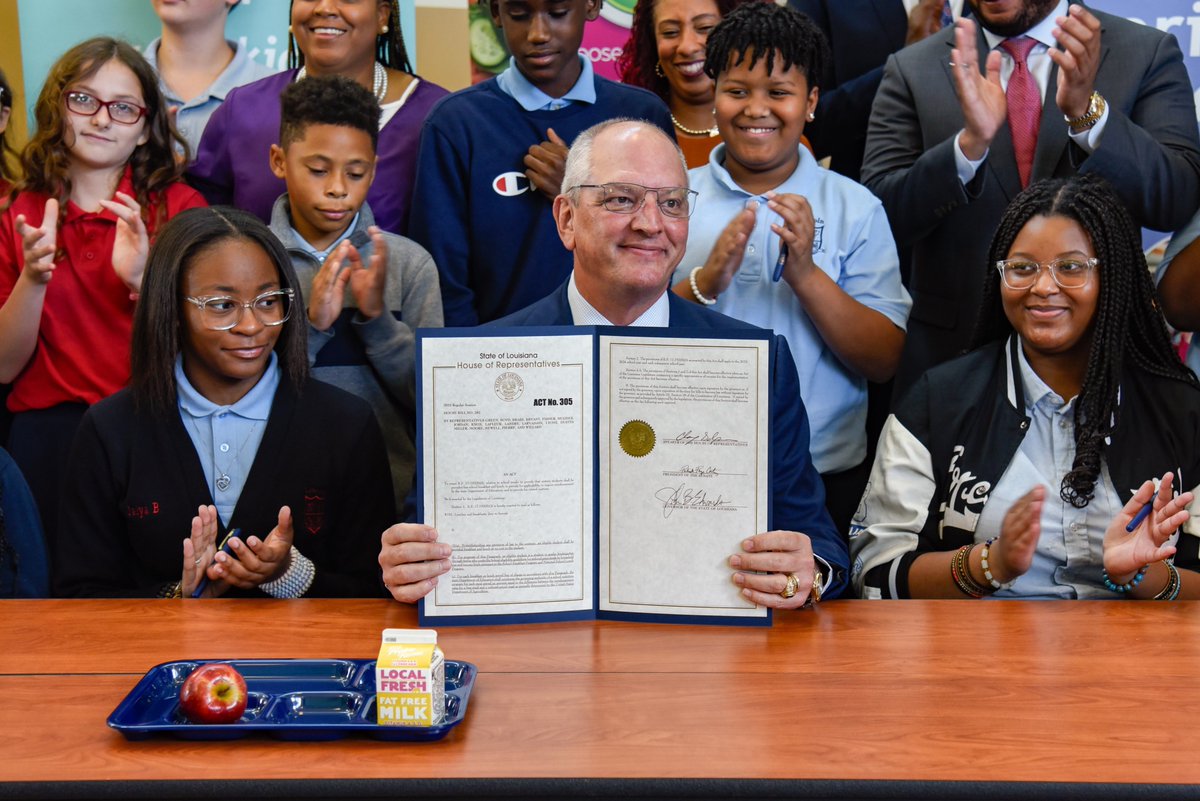 JPschools's tweet photo. #JP Schools was honored and excited to welcome @LouisianaGov @RepKyleGreen  @Lyons4leader &amp;  other elected officials to Lincoln School for the Arts to sign HB 282. This bill provides free breakfast and lunch to students across the state of  Louisiana. https://t.co/htkum5hp0g