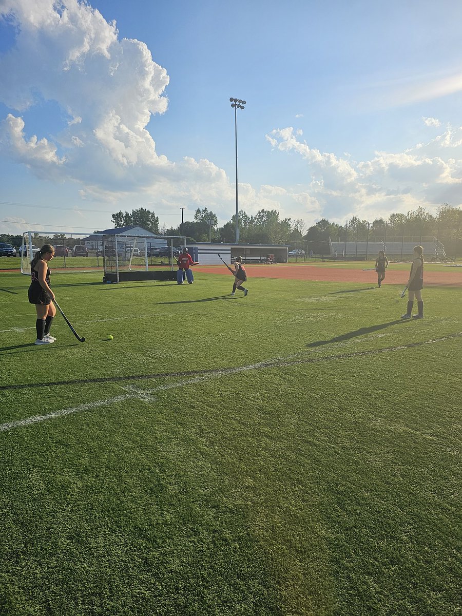 CConley9's tweet photo. GAME DAY!! #HILTONFIELDHOCKEY
#HILTONATHLETICS https://t.co/HDlFwOEQAO