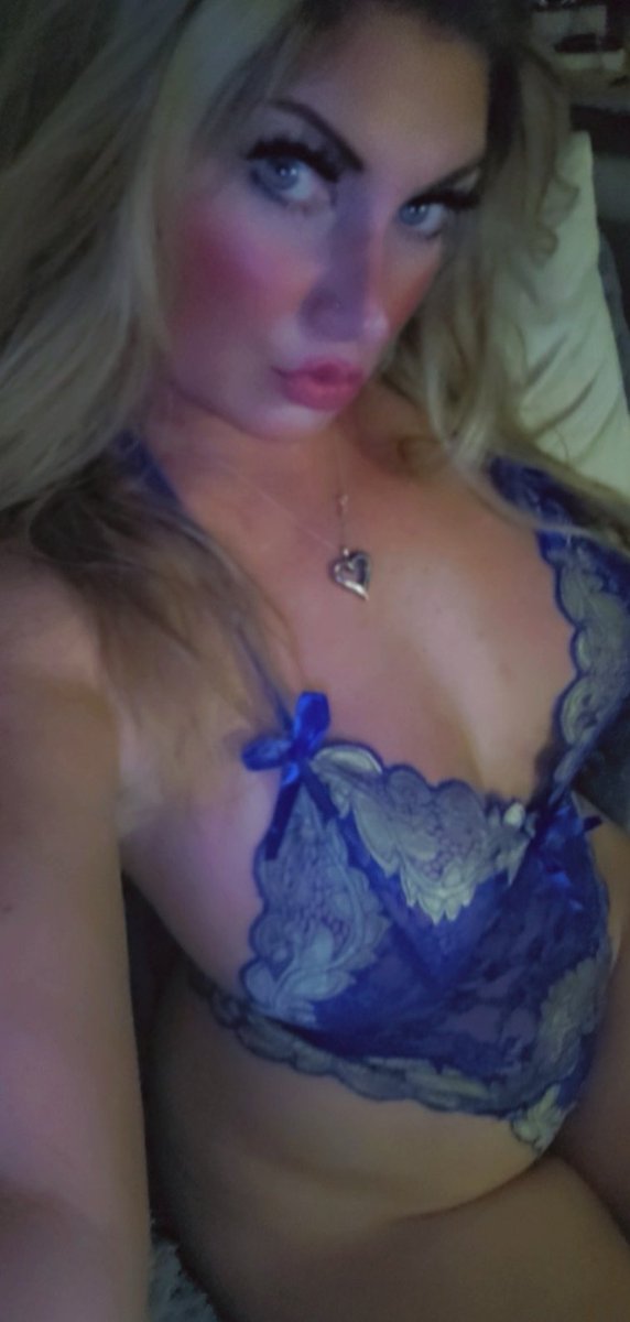 Ich brauch hilfe beim ausziehen, hilfst du mir?💖📷