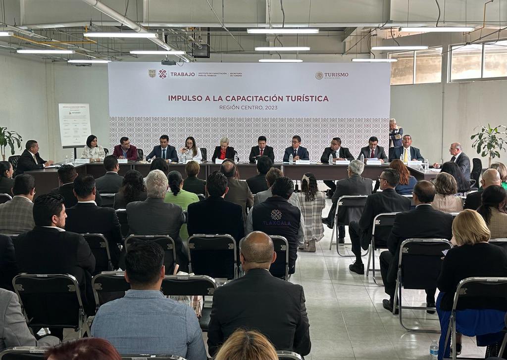 Fue un gusto reunirme con todas las y los representantes del sector empresarial, del turismo federal y local, además de los diversos Organismos Descentralizados en el gran evento “Impulso a la Capacitación Turística” de los Icat’s Región Centro ✈️☀️  

#LaCiudadQueLoTieneTodo…