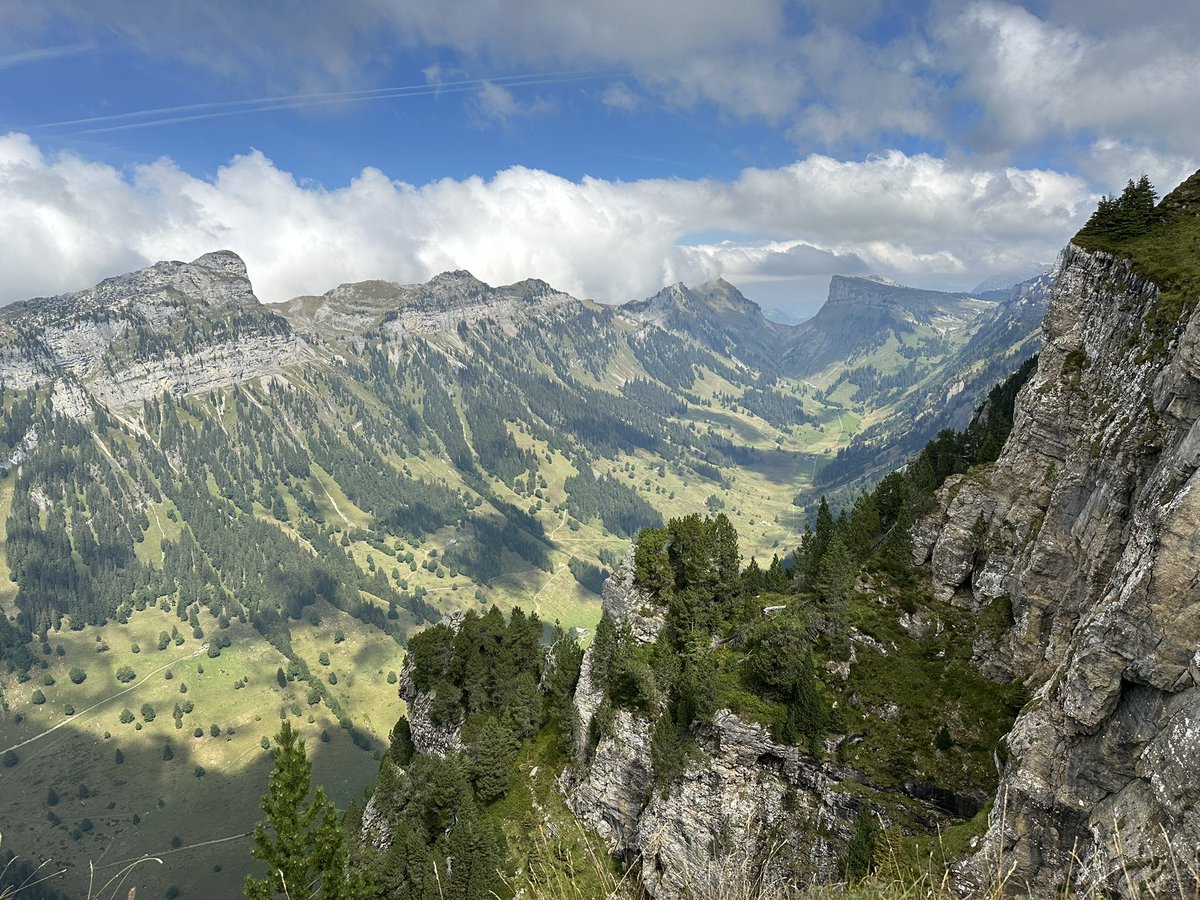 Simon_Azzam's tweet photo. View from the Niederhorn. #hiking #familytime https://t.co/stlPVfoVBW