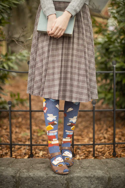 SockDreams's tweet photo. For our bookish friends.
Sock size 9-11, should fit US shoe sizes W 6-11 or M4-9, but we think they'll be loose for folks with feet smaller than a US W SS 7.
Cuff stretches to 19" & the calf stretches to 18"
https://t.co/VEP9EYLgTe
#readers #ilovebooks #nerdsocks #books https://t.co/480VnFsCqU