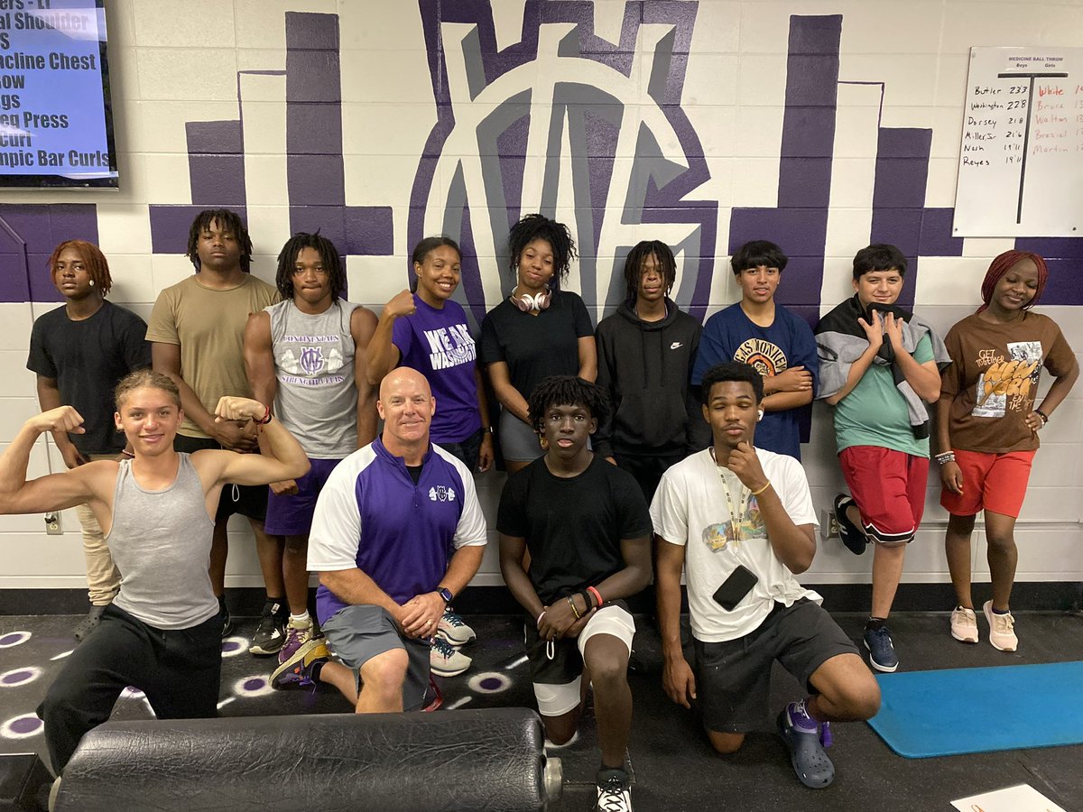 AleesiaLJohnson's tweet image. Today was my second “mobile office” day, &amp;amp; I got to spend the day with the @GWContinentals! From using the laser machine in Adv Manufacturing class to starting to take apart a computer in IT to working out in Strength class, it was a busy &amp;amp; awesome day! #TeamIPS #WatchUsWork