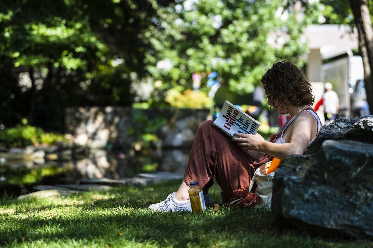 hazel_sive's tweet photo. What is more fitting to kick off the school year than #NationalReadABookDay. 📚 

What was your favorite science book you read this summer? 

My top two picks this summer were: 

Cutting for Stone by Abraham Vergese and The Wormwood Trilogy by Tade Thompson. 

#COSConnects https://t.co/RBKNAG9NZx