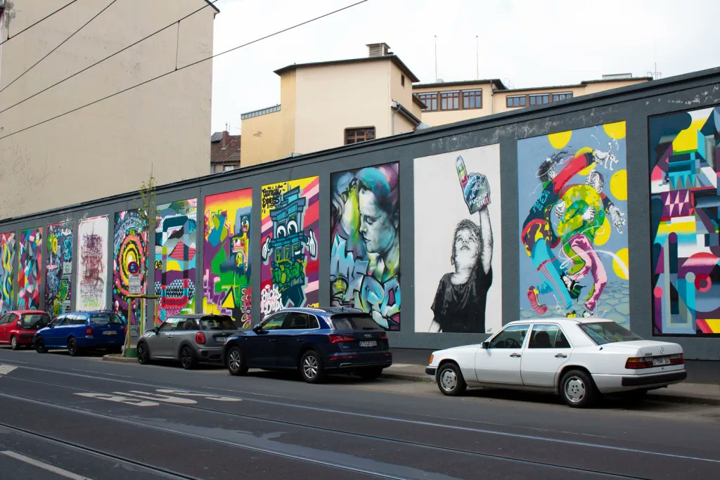 KatrinSchindle6's tweet photo. I stick to my guns from the #TravelWithBuild trend, still would love to take him on a streetart tour through my city! 😊💙
Vamos fazer um joguinho ☺️
Try to combo Biu's photo with a beautiful place and don't forget the format.
I vote #BuildJakapan for #PopGoldenAwards https://t.co/zCaKHSFv2w