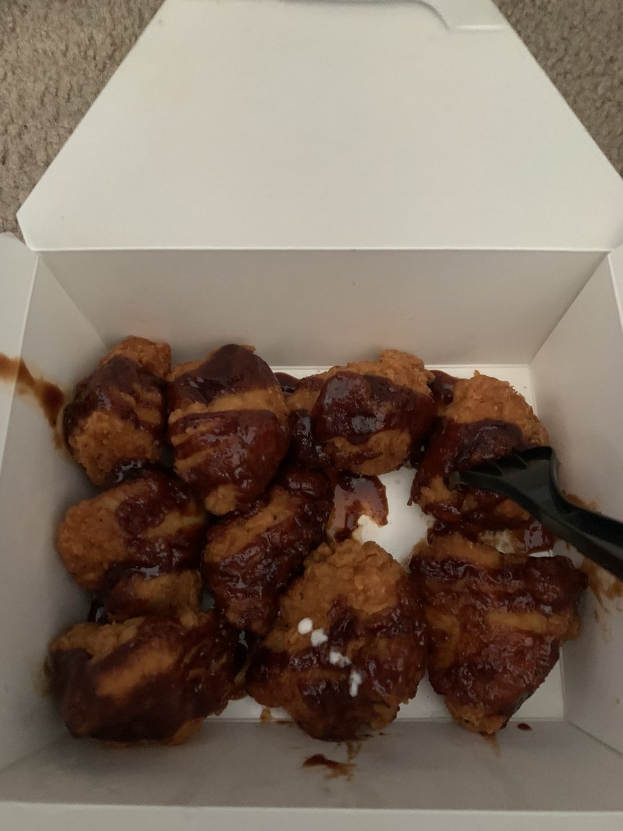 ldub1006's tweet photo. @AtomicWings  C’mon Hagerstown MD how are these wings tossed? They are drizzled! Not ok! https://t.co/q6jV9zlyLL