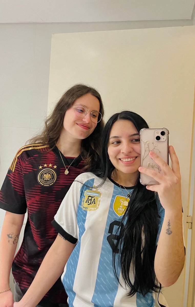 gottixbarca's tweet photo. rivalidad en la cancha y amor fuera de la cancha 🇩🇪🇦🇷 @nual___ https://t.co/TlPR2OABEK