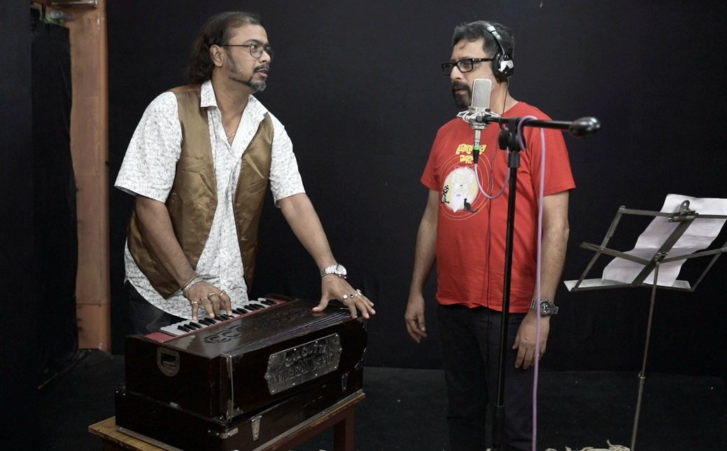 Surajit4music's tweet photo. PlaybackSinger Rupankar Bagchi singing a new original bengali Song Composed,Designed,Arranged &Directed by me~Surajit Ghosh
#ward107 #ward108 #ward109 #GovtOfWestBengal #StarJalsha #sitinetwork #siti #ZeeBangla #tollywood #bollywood #musicproducer #love #trendingpost #trendingnow https://t.co/PgxW9Ynh2q