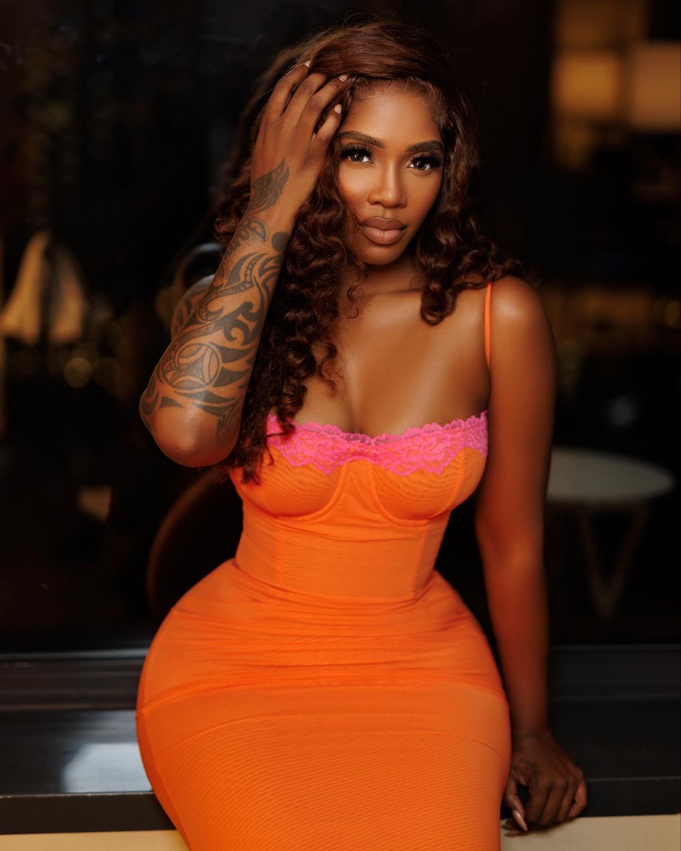 area_talk's tweet photo. My love for the legendary star Tiwa Savage is something else, she keeps serving us good vibes. #tiwasavage #musicstar #stargirl #areatalk https://t.co/ew1tJLF1bm