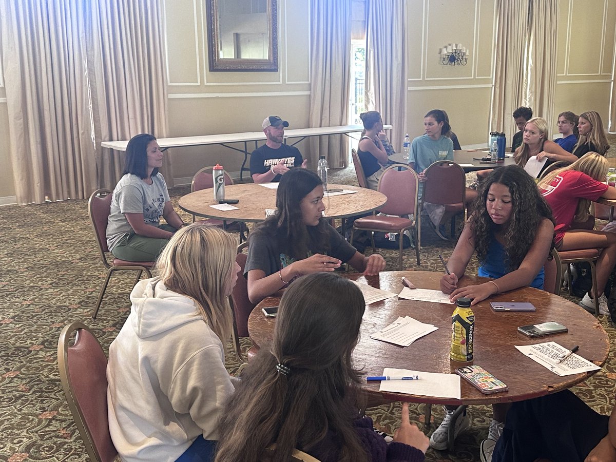 DrMrCoachE's tweet image. Unfortunate weather led to a cool Bengal performance first: 

*A multisport mental session with swim and golf!

Cool to have coaches willing to get creative to share space and knowledge together.

Lots of knowledge bombs and fun from the athletes too!

#PresentNotPerfect #BeYou