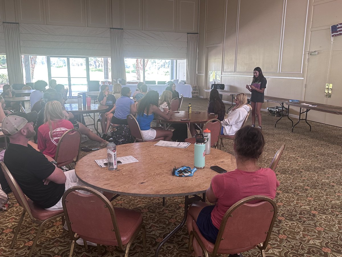 DrMrCoachE's tweet image. Unfortunate weather led to a cool Bengal performance first: 

*A multisport mental session with swim and golf!

Cool to have coaches willing to get creative to share space and knowledge together.

Lots of knowledge bombs and fun from the athletes too!

#PresentNotPerfect #BeYou