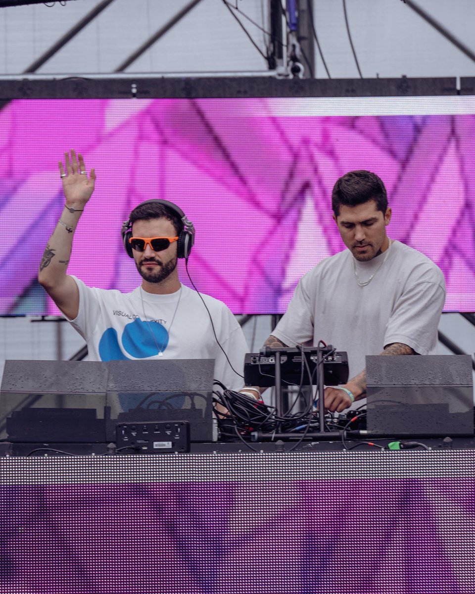 mdm_musica's tweet photo. ¡Estamos a pocos días para #HolyMolyFest! 💿✨
Con Tom & Collins, Chile, Matroda, Crystal ¡y más! 🎧🔥
¿A quién no se pueden perder? 👀👇🏼 https://t.co/F2MrMTqHsV