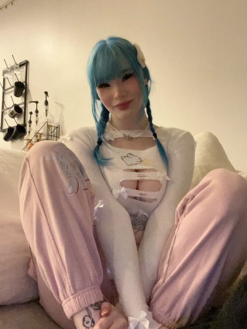 I hope everyone is having a great day so far :3 https://t.co/15WE3YbyhY<a href="/tag/perfectblue"class="tags"><span>#perfectblue</span></a>