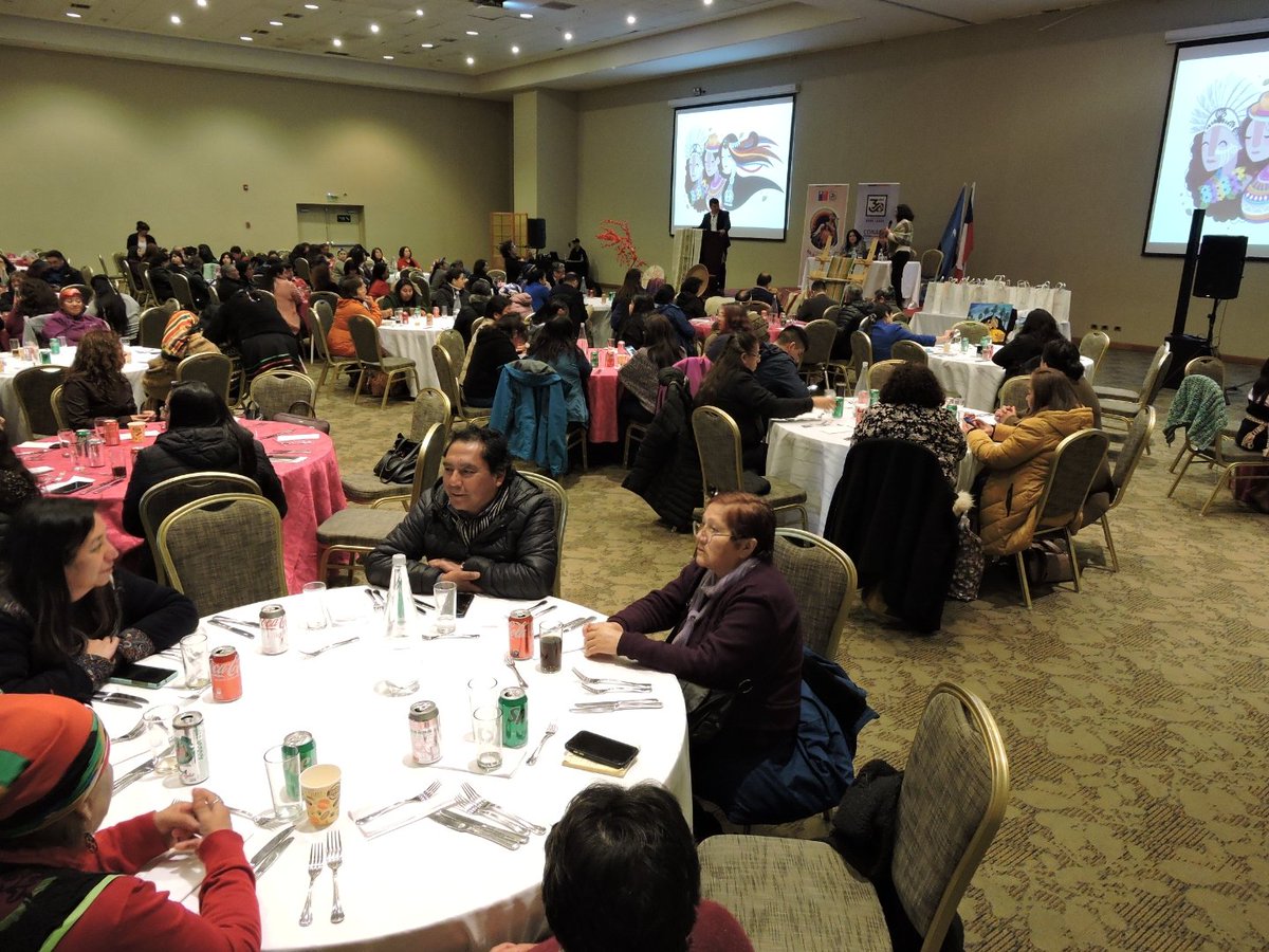CONADI_Gob's tweet photo. 📍En #Osorno la Encargada Nacional Chile Indígena y autoridades de @GobiernodeChile se reunieron con más de 200 mujeres #mapuche #williche de la Región de #LosLagos para relevar su cultura y sus derechos en el marco del #DíaMujeresIndígenas #30añosLeyIndígena #30añosCONADI https://t.co/ULhE4NveGW