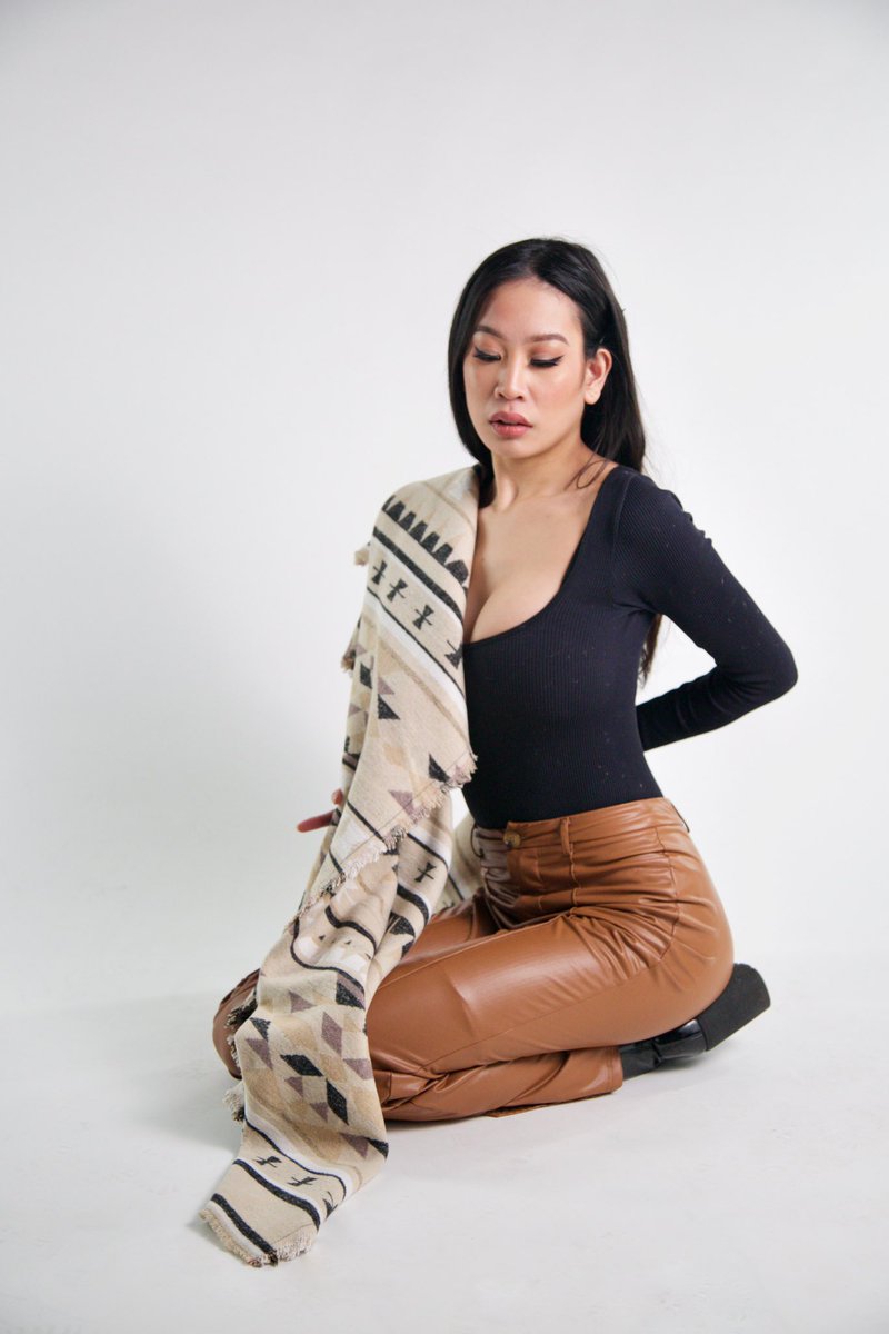 CocoBanksCo's tweet photo. Looking for the perfect gift? @CocoBanksCo blankets are elegant and cozy. https://t.co/ndOAh46aa6 #gift #greatgift #model #modeling #studio #style #fashion #decor #western #handmade #handmadegift #seattle #SanFrancisco #portland #Vancouver #NewYorkCity #sandiego #texas #taos https://t.co/BdAqBowFRm