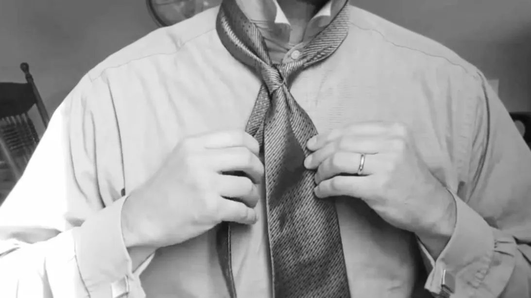 How to tie a tie buff.ly/3Z4ftT2 #MensFashion #MensShirts #MensTies