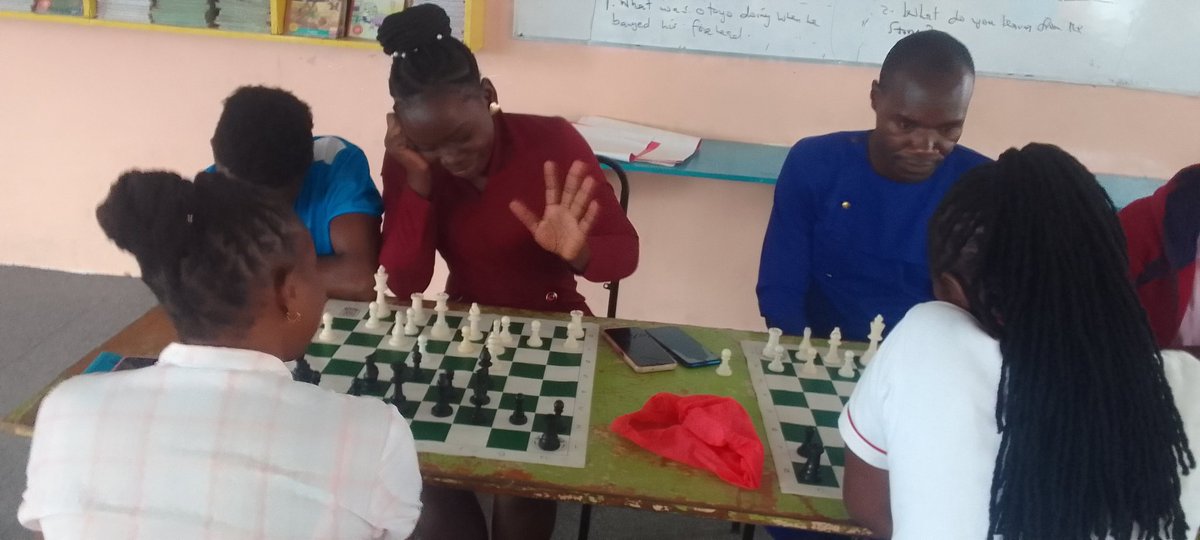 DicksonGitari2o's tweet photo. Teaching teachers how to play the beautiful game of Chess is a short cut to spreading the game to many students within a  short time. This also makes the follow up easier. Today at ROOTS ACADEMY NAKURU &amp;ROOTS JUNIOR SECONDARY SCHOOL .@BerniceWambui22 
@thegiftofchess https://t.co/KCbUy9OKDE