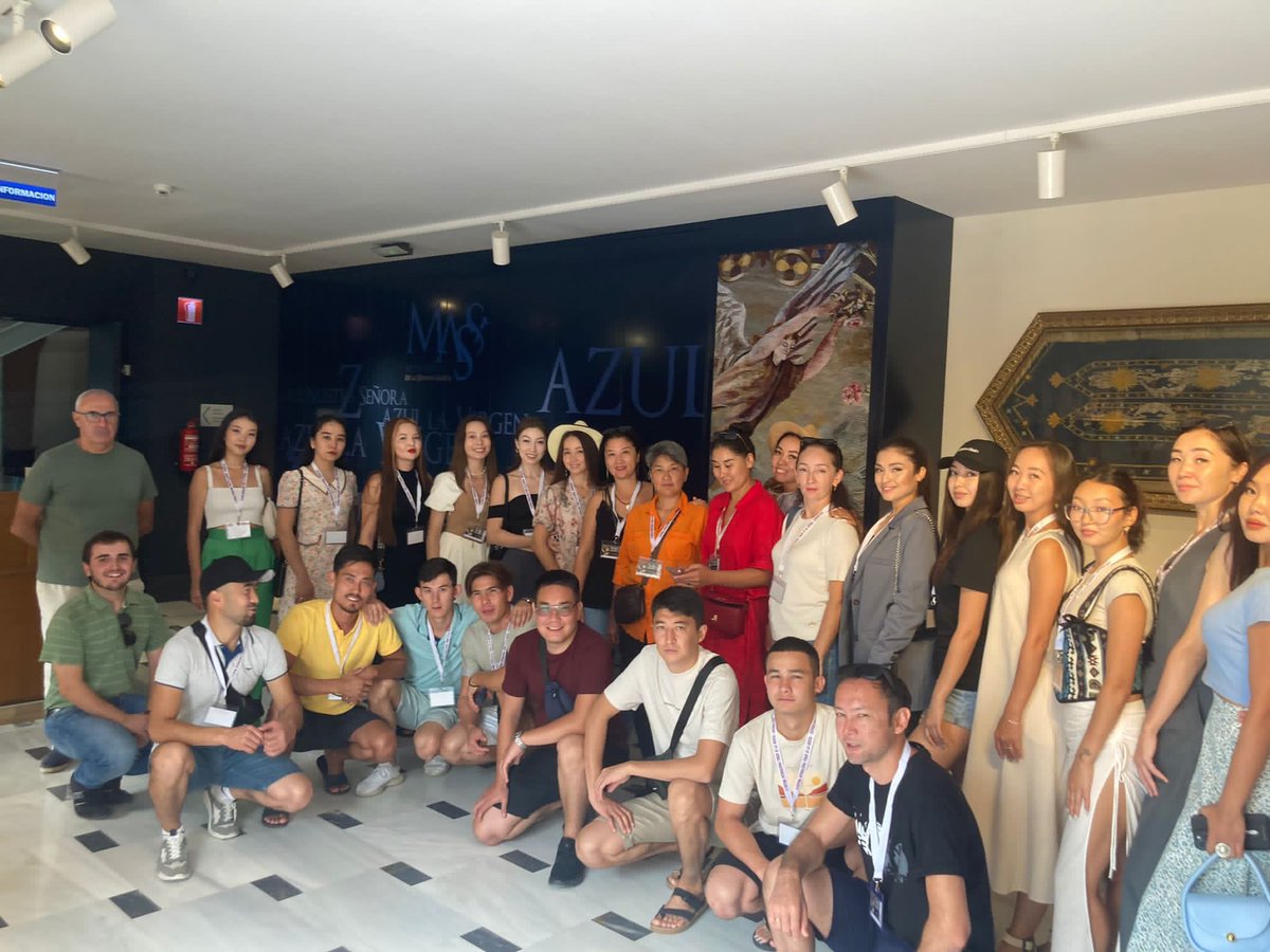 🔵 Esta mañana nos han visitado los grupos de Tailandia, México y Kazajistán participantes en el XXXIII Festival Internacional de Folclore Virgen de las Huertas, sus componentes han disfrutado del amplio patrimonio que el Paso Azul expone en el Museo Azul de la Semana Santa 💙