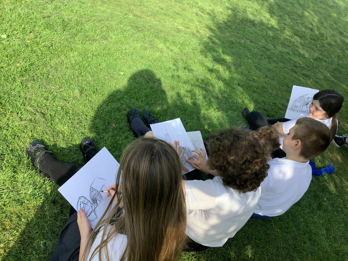 mrsmitchell_l's tweet photo. We took advantage of the weather to do some outdoor sketching. We used charcoals to sketch some urban landscapes #bantArt #bantCreativity https://t.co/afuJde6NHX