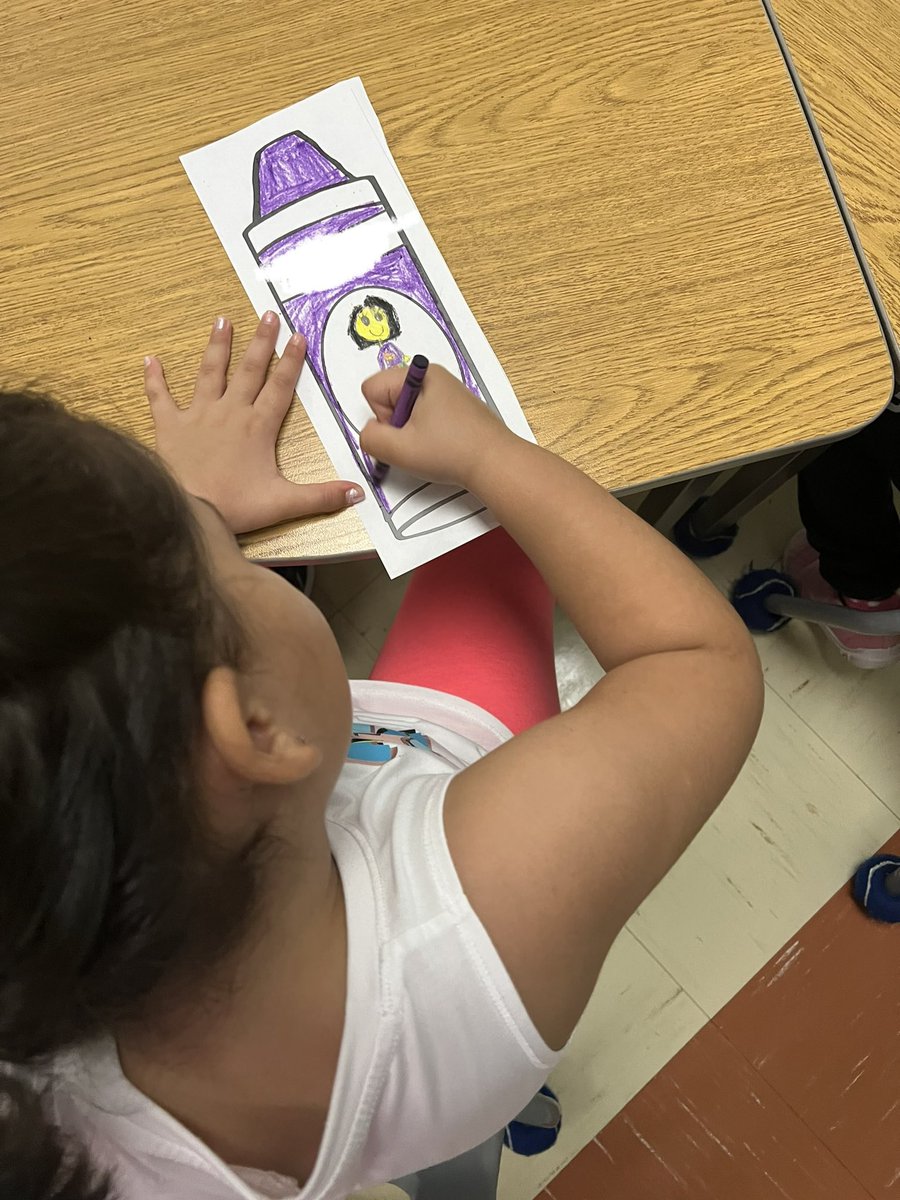 militoGr1's tweet photo. Today we read The Crayon Box that Talked. We spoke about how we are all different and unique and that’s what makes us an amazing Grade 1 class. We then made our own crayons to create our class crayon box! @StRoseLimaOCSB https://t.co/DwNCzmeUAG