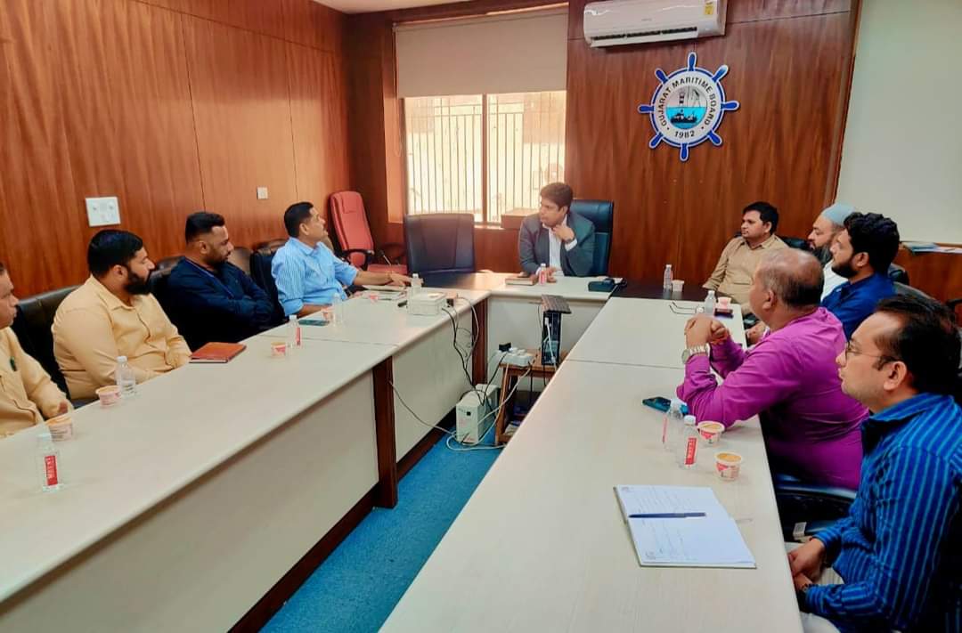 Captbladva's tweet photo. #Maritime  06.09.23
Meeting held with all stakeholders for inputs/suggestions.Safety, Security &amp; Environmental norms to be strictly adhered during the upcoming season at Magdalla Port. All guidelines/procedures to be follwd were explained &amp; conveyed.
A fresh start to new season.. https://t.co/uqe1mcC9qr