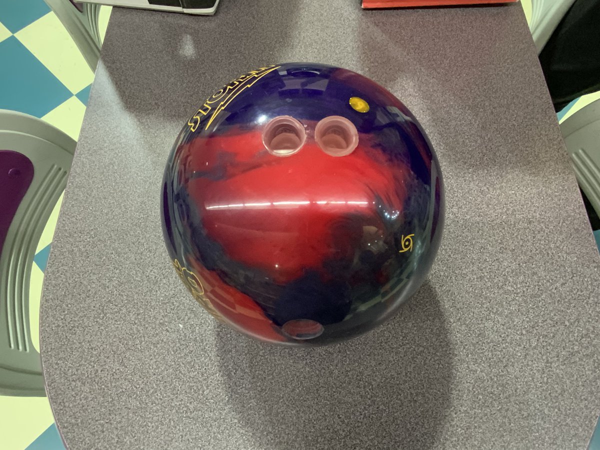 NobuKenBowling's tweet photo. のぶけんボウリング登録者8000人突破しました🥳
記念にプレゼント企画をします‼️
今回はボールを2名様にプレゼント🎉

【参加方法】
①@Nobuhito_92 @Kenta1267 @NobuKenBowling この3つのアカウントのフォロー
②このツイートをRT(リツイート)

締切は次の当選発表YouTubeライブまで‼️ https://t.co/M27W8yAJXw