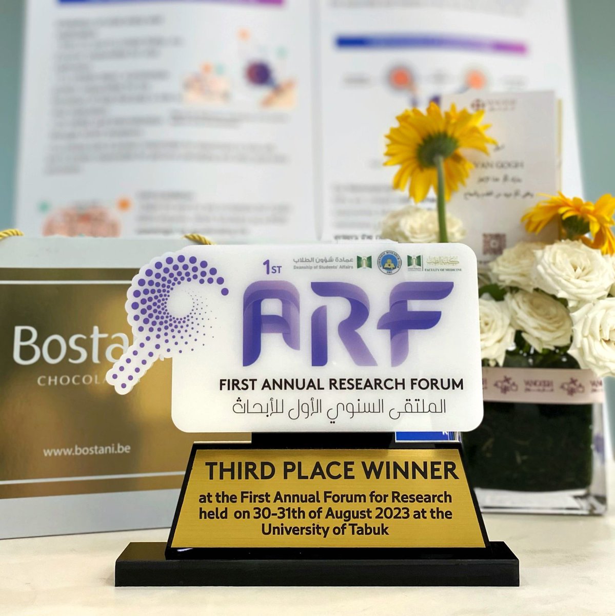 RazaSmjs's tweet image. يتقدم مجلس تحرير SMJS-MET بتهنئة محررينا شذى البلوي، رنيم البلوي، آمال البلوي، رغد المحلاوي ورغد العنزي وذلك لحصولهم على المركز الثالث في الملتقى السنوي الأول للأبحاث المقام بكلية الطب في جامعة تبوك.
