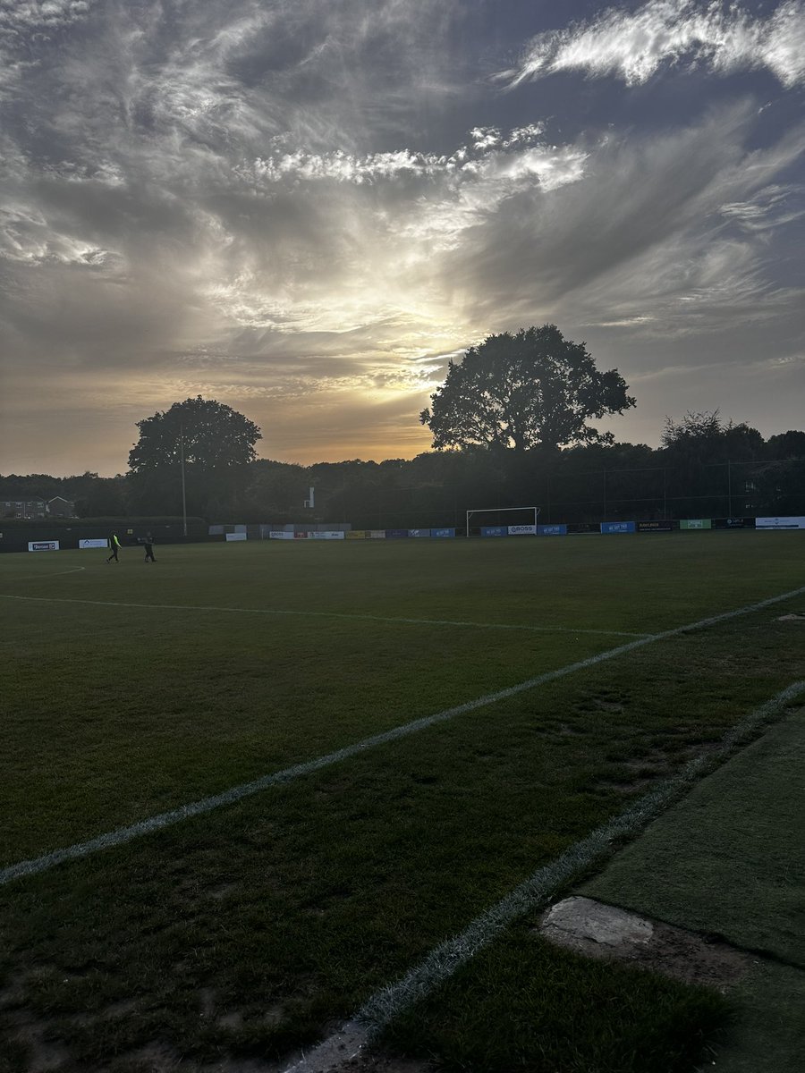We’ve arrived at <a href="/HartleyFC/">Hartley Wintney FC</a> ahead of tonight’s FA Youth Cup match which gets underway in less than an hour. 

We will providing updates throughout the night, so make sure to keep an eye out across our socials!

#BinfieldFC #FAYouthCup