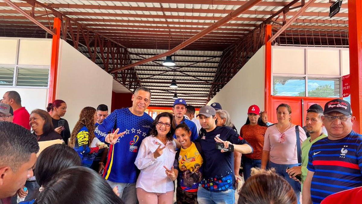 Jacqueline Faria (@jacquelinepsuv) on Twitter photo ¡Estamos en Barinas!🚀Recorriendo los trabajos de recuperación de
la <a href="/UnellezOficial_/">UnellezOficial</a> gracias al #PlanUniversidadesBellas ✨
Junto al rector <a href="/Adan_Coromoto/">Adán Chávez</a>, estudiantes y equipo de <a href="/MVzlaBella/">Misión Venezuela Bella</a> avanzamos en las labores para garantizar su óptima funcionalidad✊🏼
#06Sep ¡Estamos en Barinas!🚀Recorriendo los trabajos de recuperación de
la <a href="/UnellezOficial_/">UnellezOficial</a> gracias al #PlanUniversidadesBellas ✨
Junto al rector <a href="/Adan_Coromoto/">Adán Chávez</a>, estudiantes y equipo de <a href="/MVzlaBella/">Misión Venezuela Bella</a> avanzamos en las labores para garantizar su óptima funcionalidad✊🏼
#06Sep