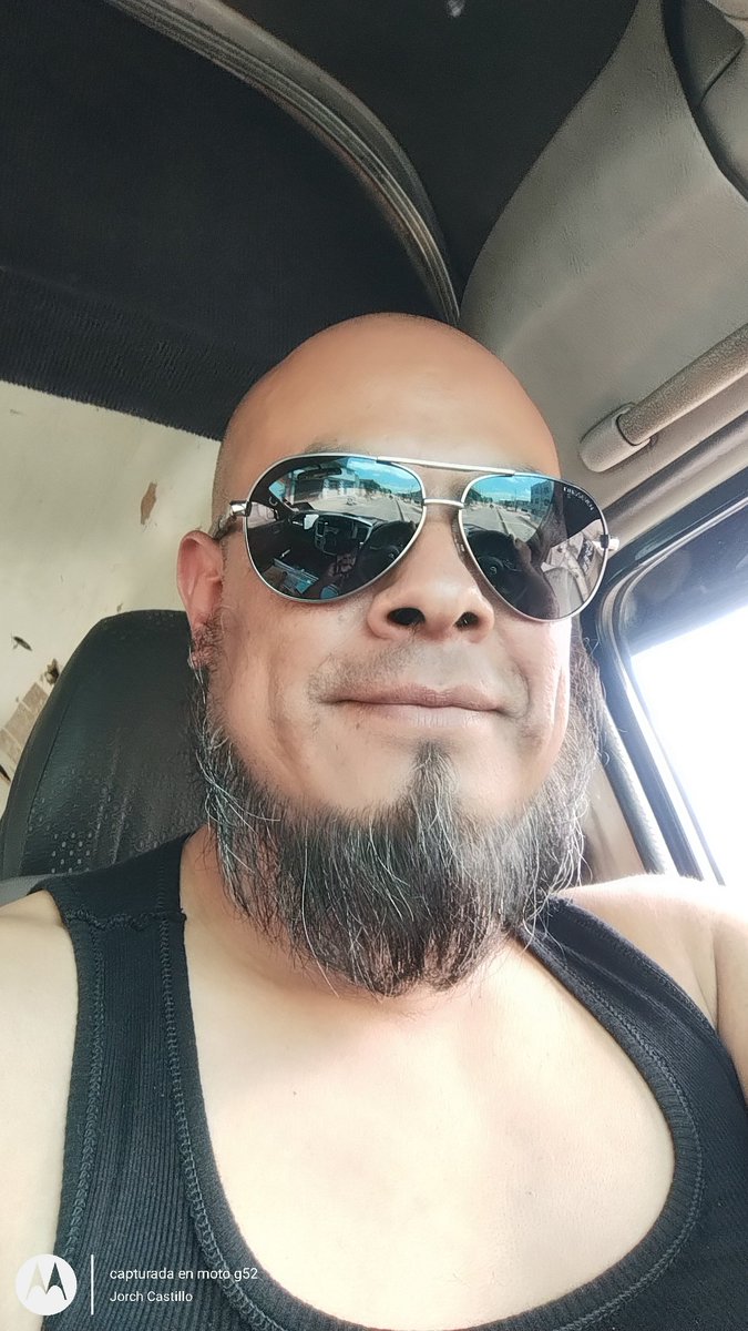 elchuleton81's tweet photo. Ocupo novia, pero travesti 😉😊🤤😘 https://t.co/1E61D3Zyrz