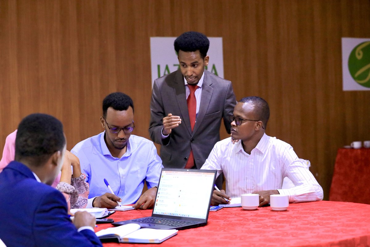 4MMumin's tweet photo. In #Mogadishu, Presenting About Strategic Communications for the @MoIFARSomalia's Sub Agencies Staff to improve their performance and Skills. https://t.co/KTmacmt11Q