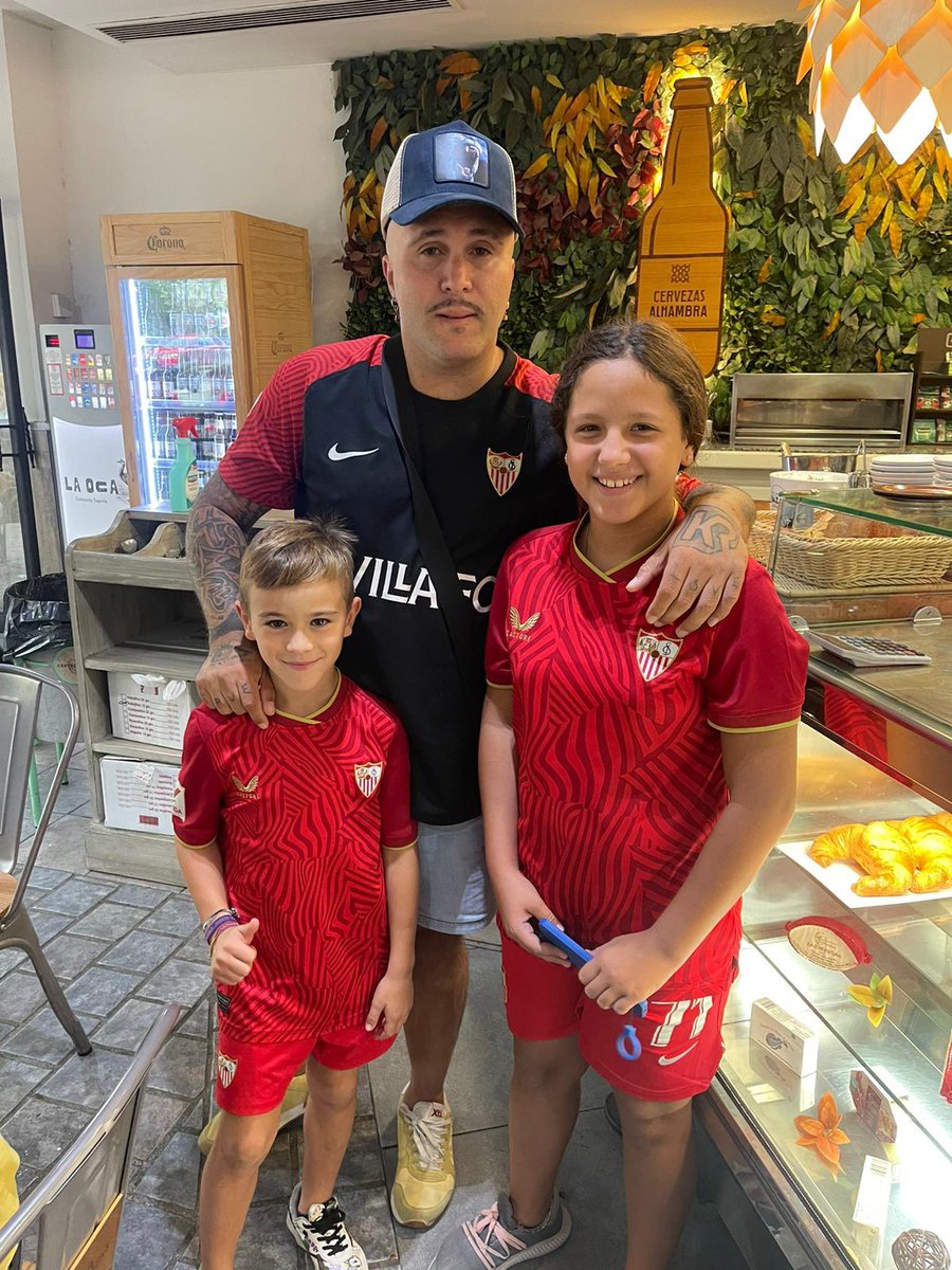Mis enanos con <a href="/riverakiko/">j</a> <a href="/SevillaFC/">Sevilla Fútbol Club</a>