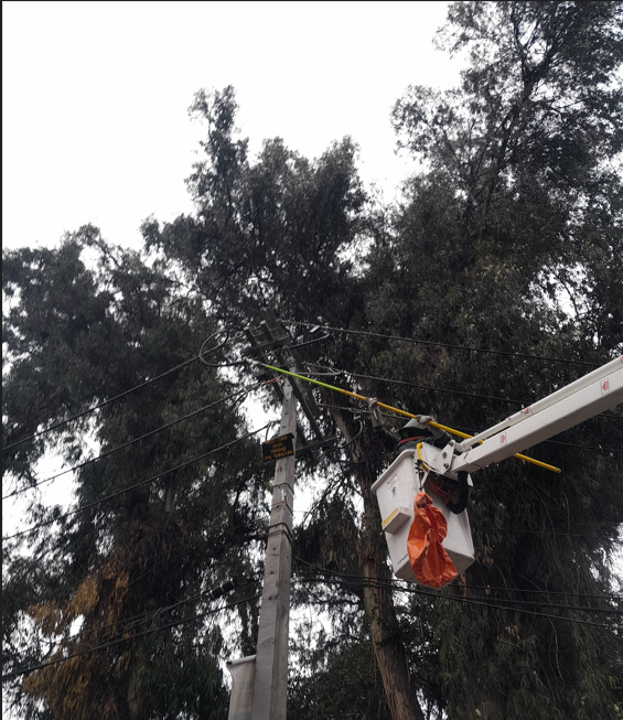 Enel_Informa_CL's tweet photo. [14:48]  Les compartimos imágenes del #CorteDeEnergía ya normalizado que afectó al sector desde Enrique Olivares hasta San Jorge en la comuna de La Florida. https://t.co/bubvuGt9vE