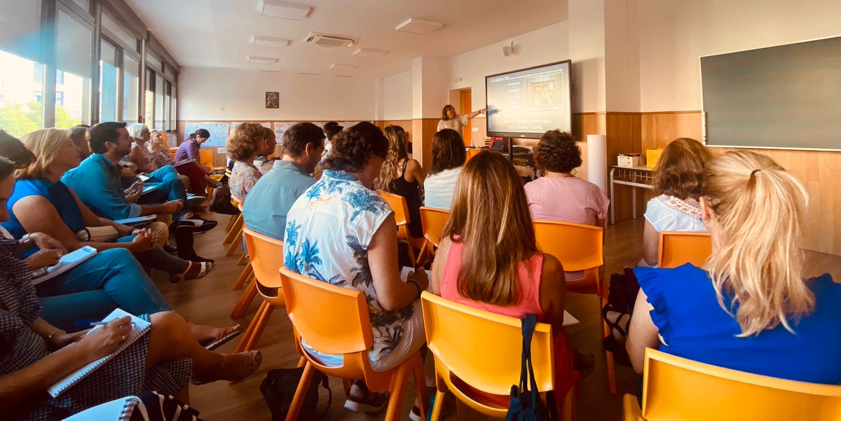 Comenzamos📣

Este curso🗓️, el profesorado👨‍🏫👩‍🏫 ha comenzado 👏🏻de la mejor forma, realizando una formación📚 de la mano de <a href="/ArcixFormacion/">ArcixFormación</a> y bajo el título “Tutorías: Estrategias para desarrollar un perfil cada vez más exigente y complejo". 

#CalasanciasSevilla
#AhoraCalasancias