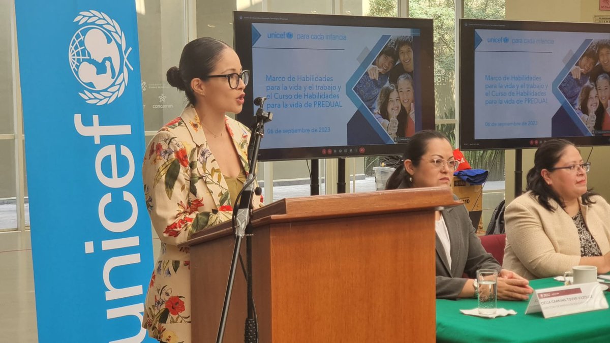 UNICEFMexico's tweet photo. El curso tiene 4 dimensiones: empoderamiento, ciudadanía, empleabilidad y aprendizaje; que sirven para el desarrollo de habilidades en los estudiantes y es requisito para poder comenzar la educación dual que les permite estudiar e ingresar al mercado laboral.
@Nora_Ruvalcaba https://t.co/xIQzlDL9nN