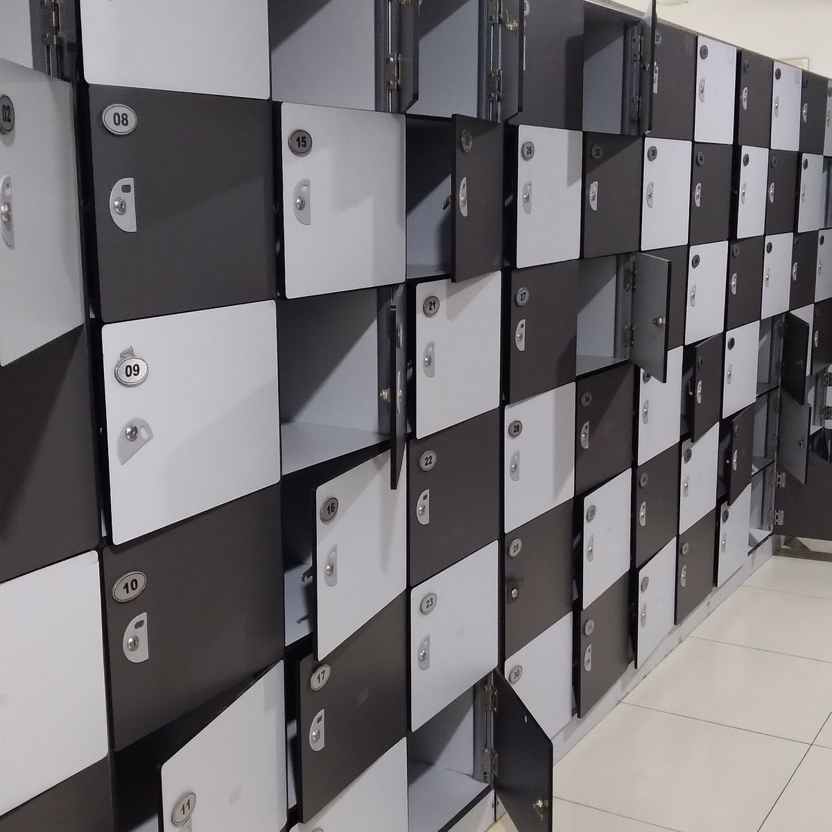 gauravdev2's tweet image. Used those tiny #gym #lockers for the first time, and it's like discovering a hidden level in a game! 🎮 The challenge: Fit your gym bag, water bottle, shoes, AND ego in there. Suddenly, Tetris skills are life skills! 🧩 Who else has aced the locker game?#LockerAdventures #GymFun