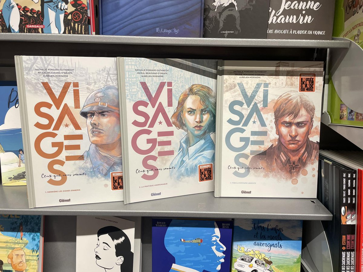 npggraphic's tweet photo. La toute première photo où les 3 tomes sont réunis ! Merci à Edouard Ballureau.
@AurlienMorinir1 @GlenatBD Miceal Beausang O'Griafa
#visagesceuxquenoussommes #bdvisages #identité #guerresmondiales #tome1 #tome2 #tome3 #sortiebd https://t.co/ZosCf2hlLq