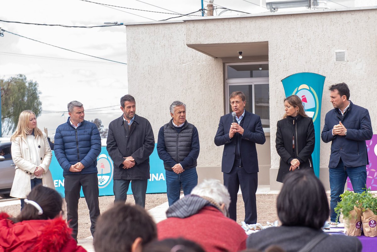 biencuyano's tweet photo. El gobernador Suarez anunció un sorteo de +2 mil viviendas para todas las familias mendocinas, en departamentos y viviendas de 1,2 y hasta 3 dormitorios, ubicados en 12 departamentos "Nosotros desde Cambia Mendoza, como bien decimos, hablamos con hechos!" https://t.co/G8MTetZOyn https://t.co/qFZZYG7Kqt