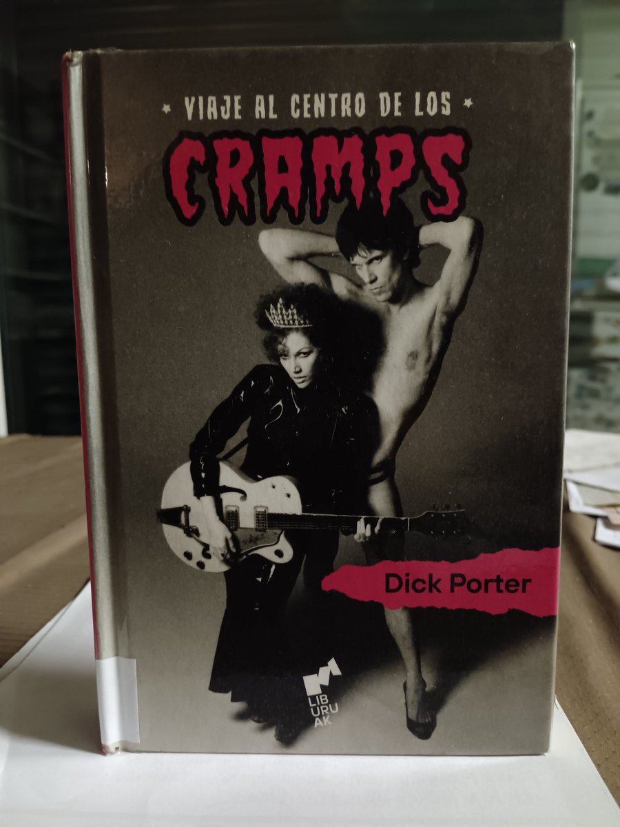 IkerBarandiara's tweet photo. Ez dira bi egon #poisonivy eta #luxinterior - en modukoak! Ederra! @liburuak_libros #dickporter https://t.co/raj9NG0A9L