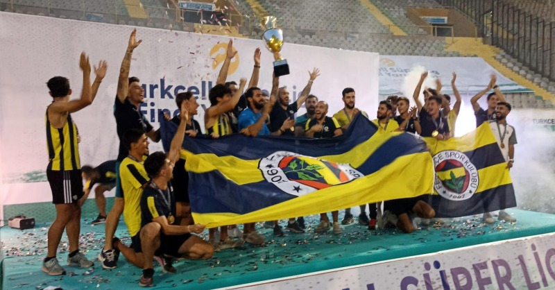 Fenerbahce's tweet photo. Dünyanın En Büyük Spor Kulübü Fenerbahçe! 💪

👏🏆 Turkcell Süper Lig'de erkeklerde ve kadınlarda şampiyon olan Atletizm Şubemizi tebrik ederiz!