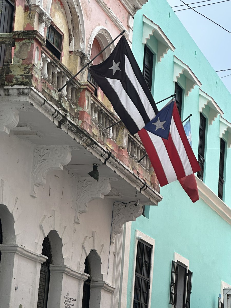 _harlemworld's tweet photo. If my parents had never left Puerto Rico 🇵🇷 https://t.co/DDnEDaqG50