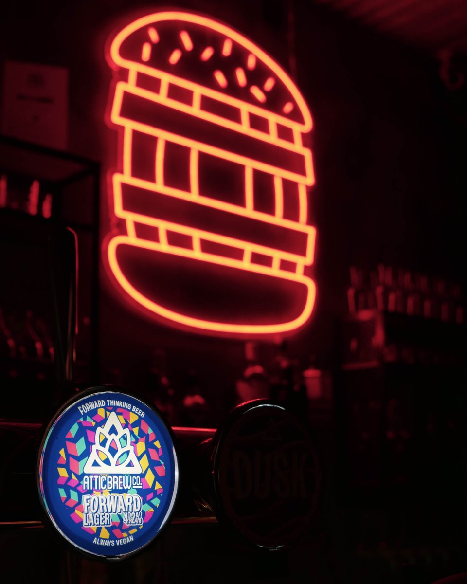 atticbrewco's tweet photo. 🍔🍻FORWARD LAUNCH PARTY🍻🍔
.
We had a great time at @thebunandbarrel, who kindly hosted our Forward launch party last night.
. https://t.co/pDmLyL7HlG