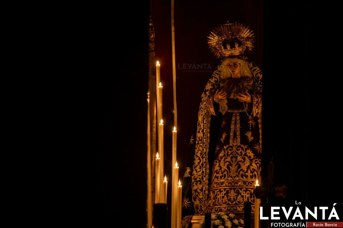 📷 SEVILLA - La Virgen de las Penas de la @hdadsantamarta a la luz de las velas #LaLevantaweb #photo #Sevilla #SantaMarta #TDSCofrade